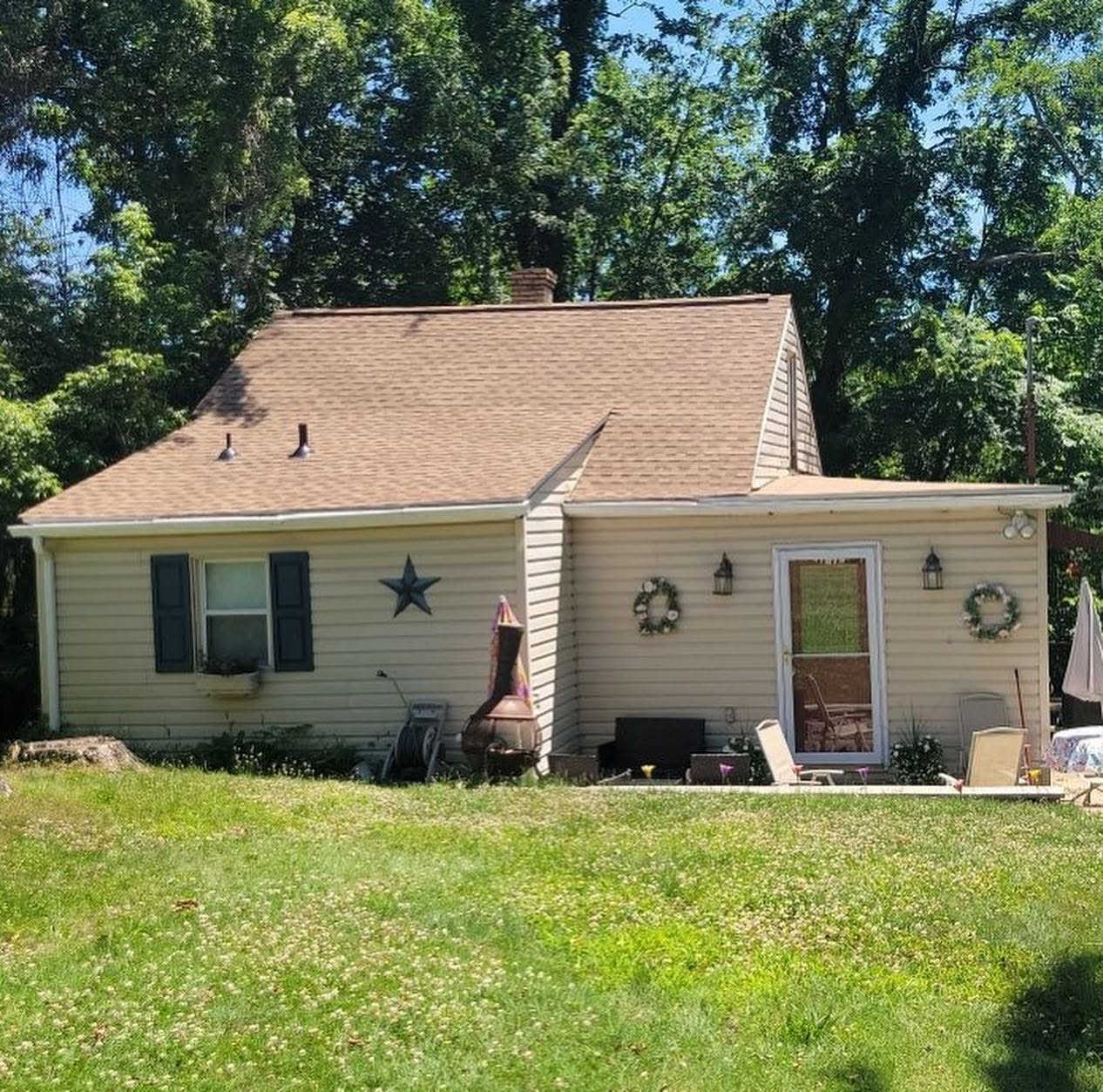 Completed tan shingle roof on a single-story home